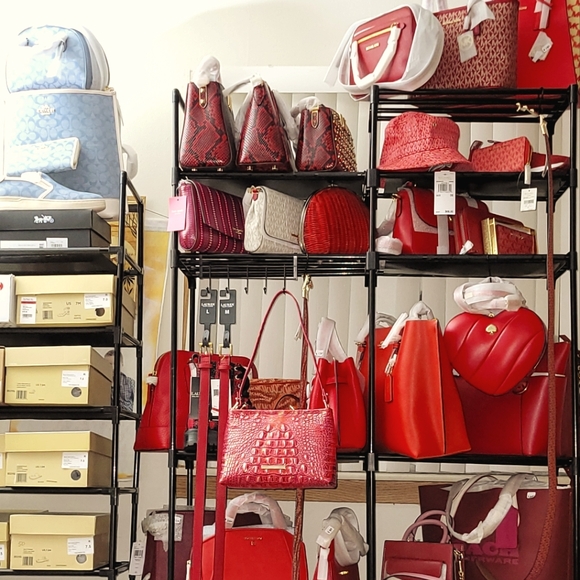 Meet your Posher, Kamola - Picture 1 of 1